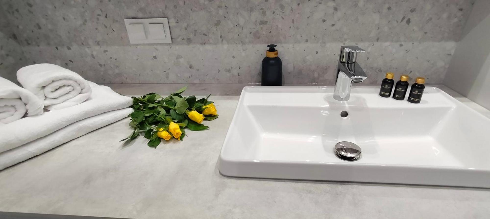 Cicha Przystan Apartamenty Whiteblue Sauna&Fitness&Parking Kolobrzeg Dış mekan fotoğraf